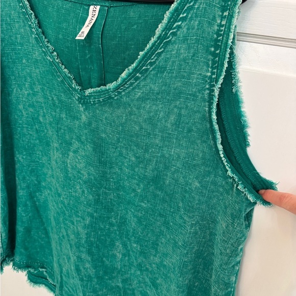 Zenana Green Sunwashed Tank Top with V-Neckline and Raw Edge Size XL - Picture 3 of 5